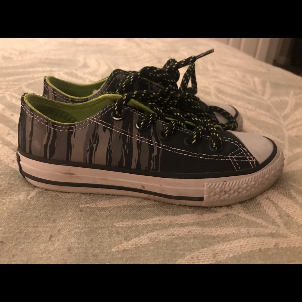Little boys converse shoes